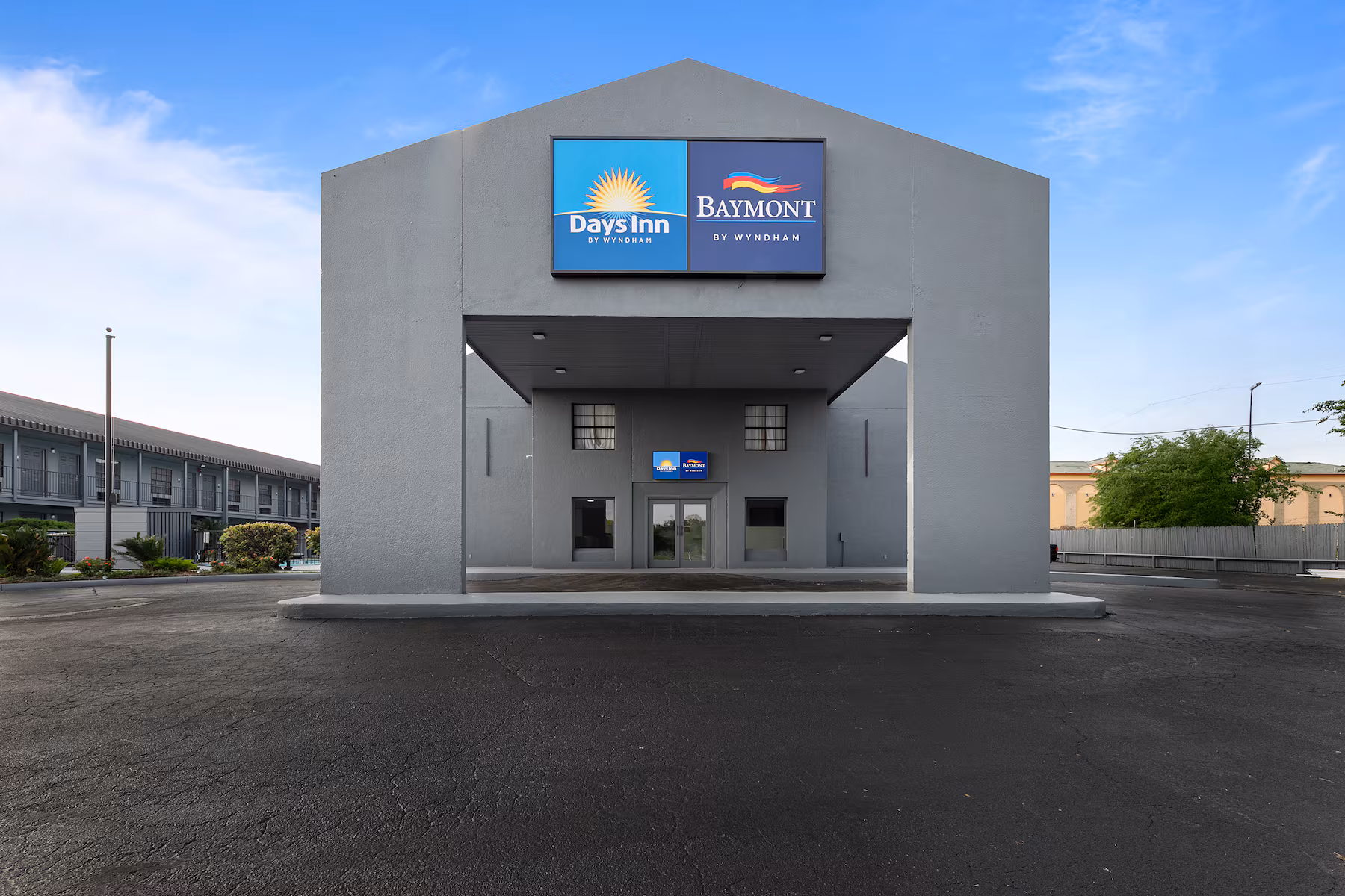 Hotels in San Antonio TX – Comfortable stay at Days Inn by Wyndham exterior view